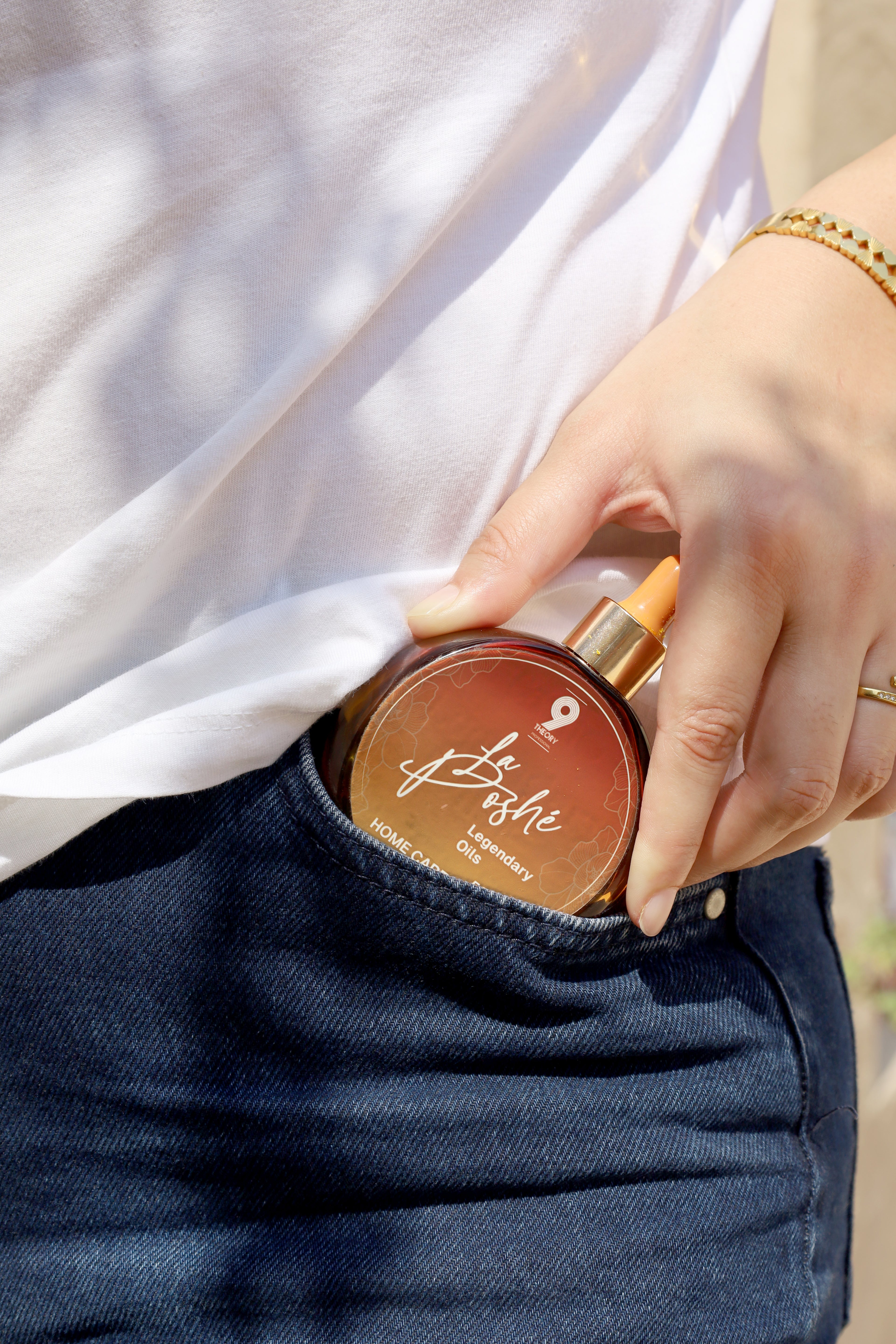 Person holding a compact mirror with 'Isabele' branding against a blurred background